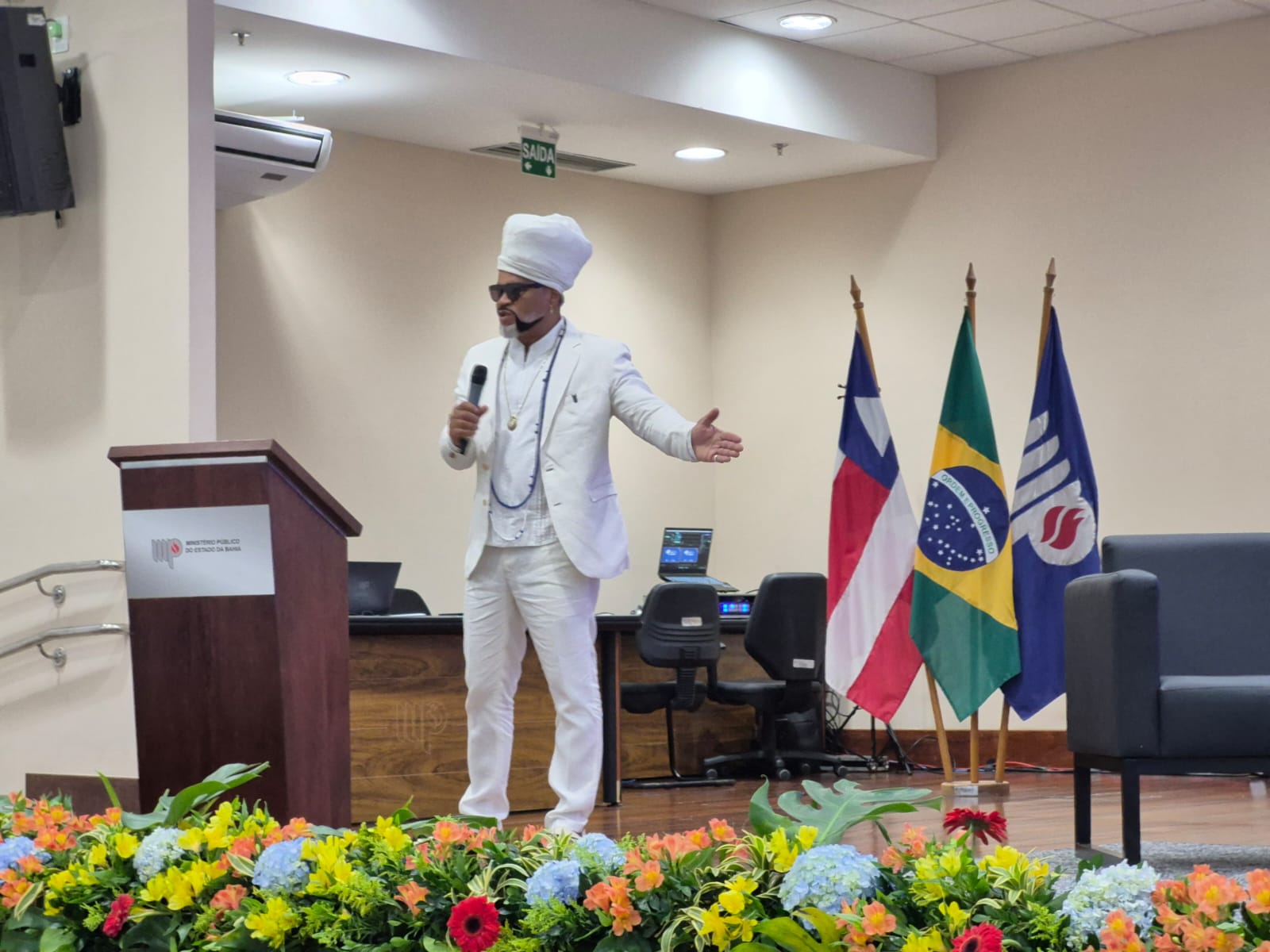 Carlinhos Brown critica dependência de eventos de Carnaval e defende sustentabilidade cultural