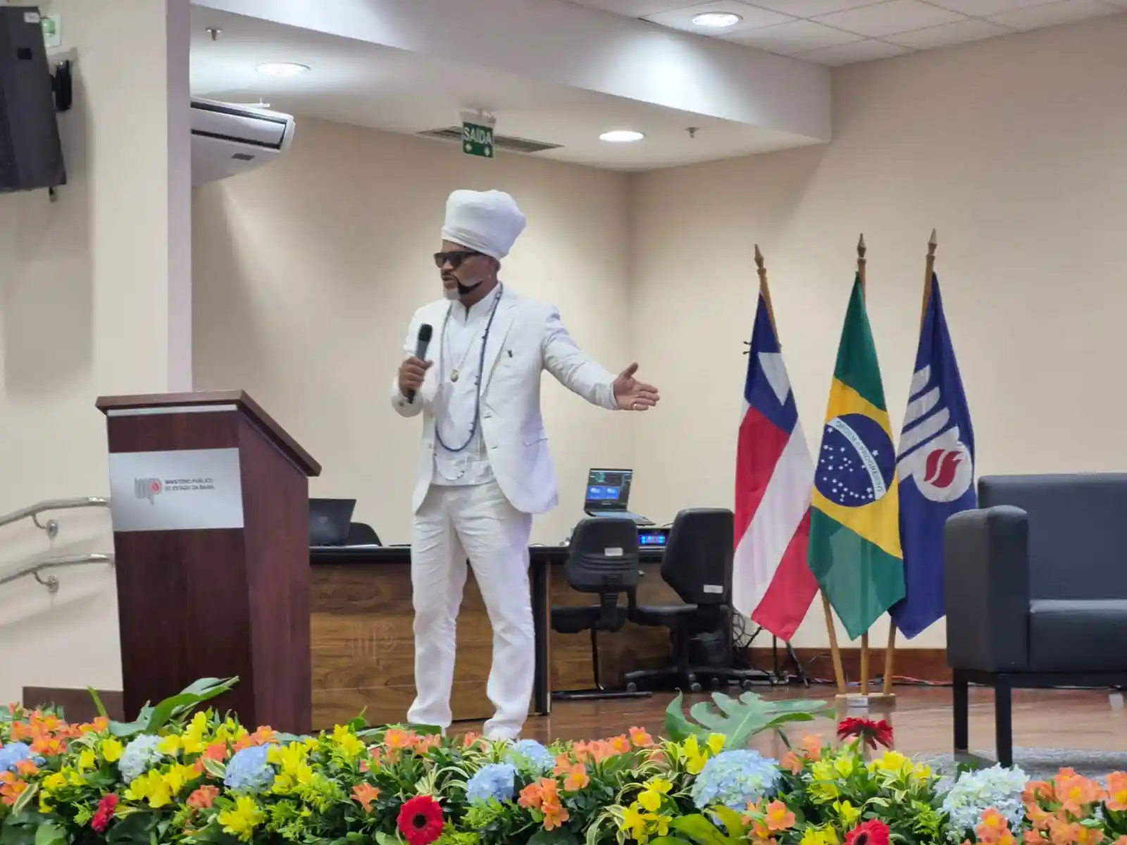 Carlinhos Brown critica dependência de eventos de Carnaval e defende sustentabilidade cultural