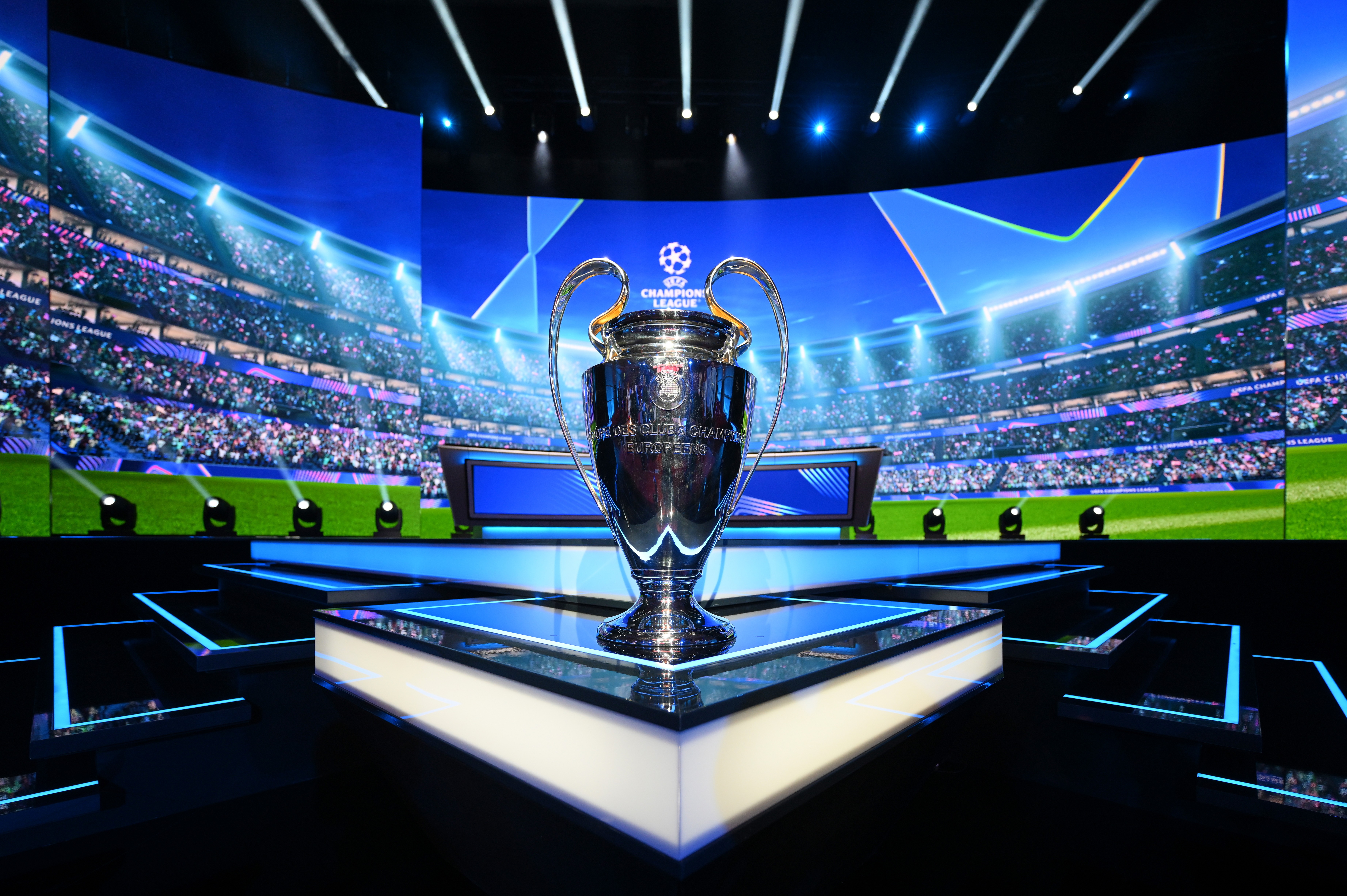 PSG e Barcelona se enfrentam pela Champions League hoje