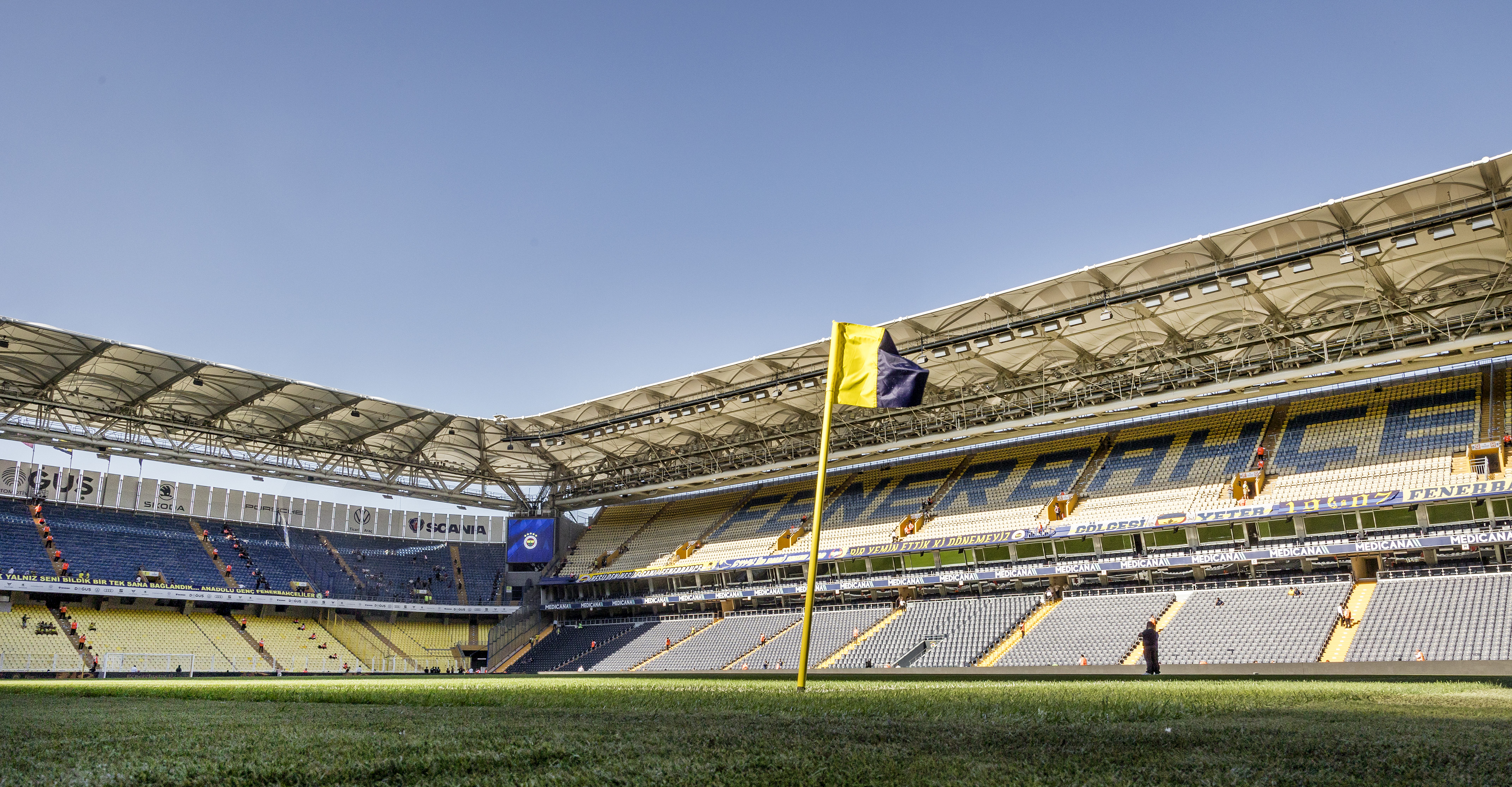 Fenerbahçe e Lyon se enfrentam nos playoffs da Champions League