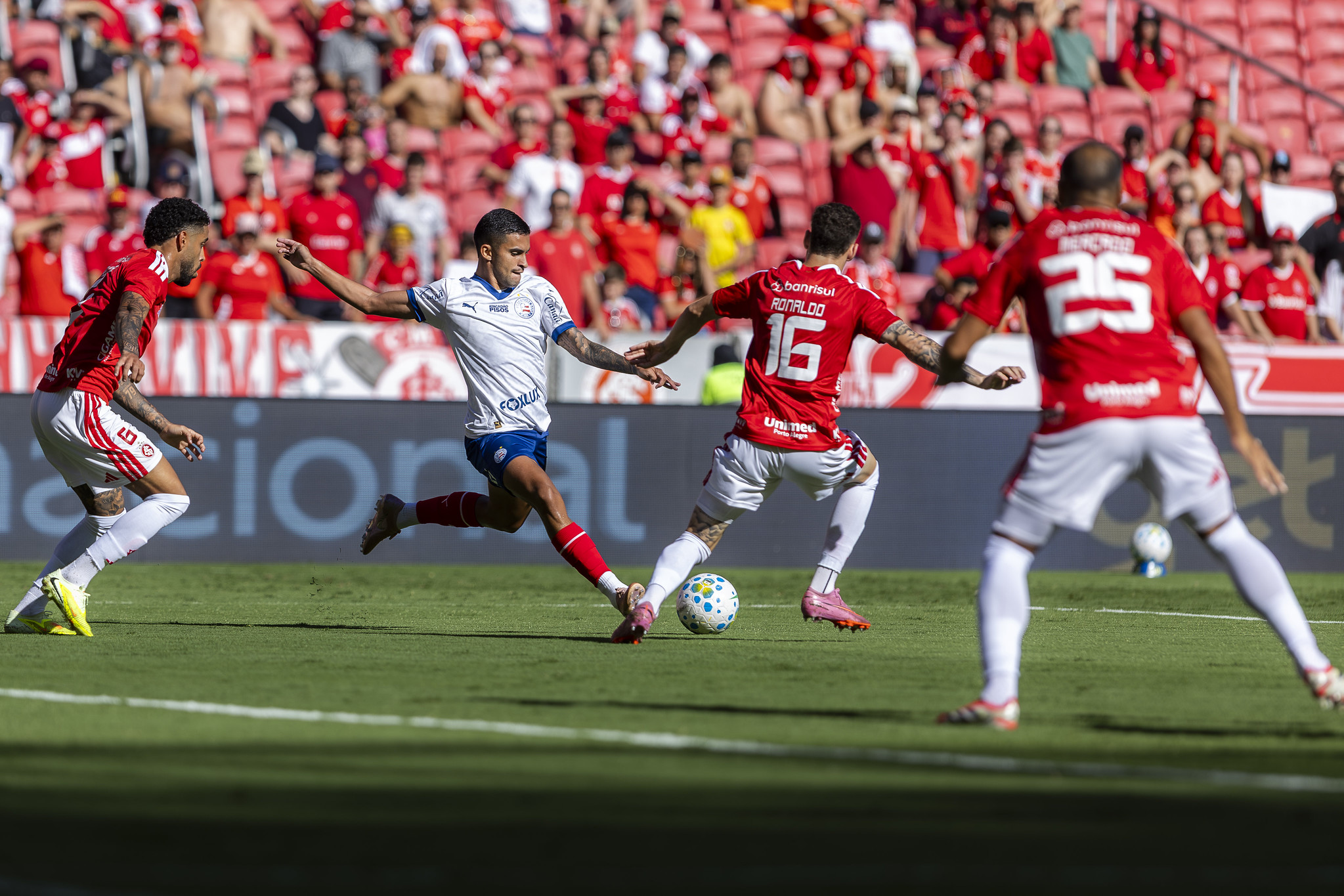 Bahia enfrenta Internacional em busca de pontos no Campeonato Brasileiro