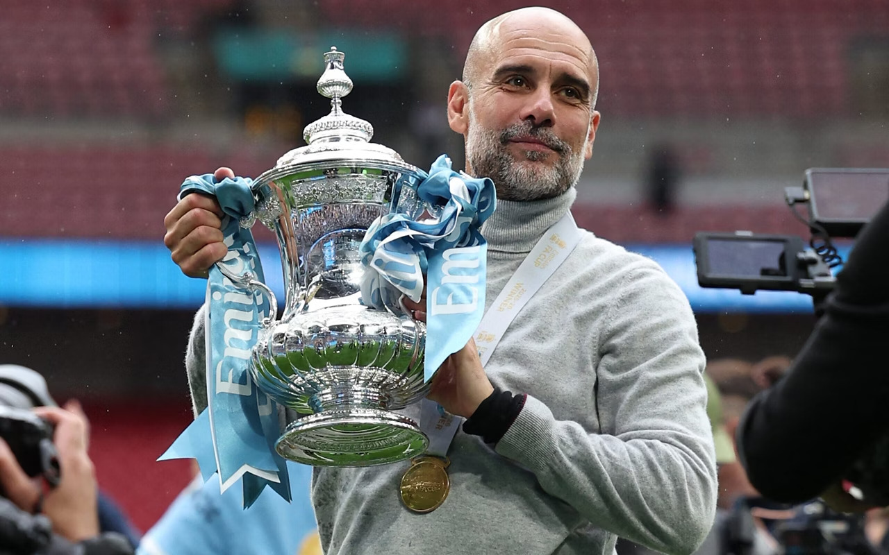Pep Guardiola reafirma apoio ao Manchester City em meio a crise financeira