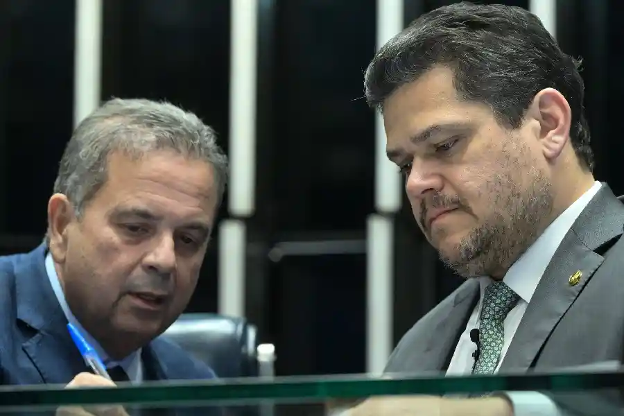 Proposta do PL permanece parada enquanto projeto do governo avança no Senado