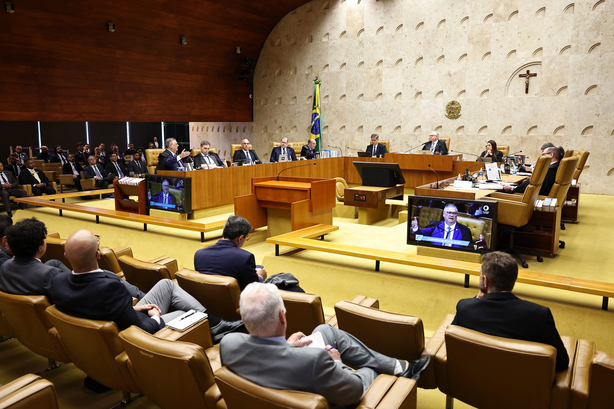 STF enfrenta críticas sobre vazamentos de informações do caso Vorcaro