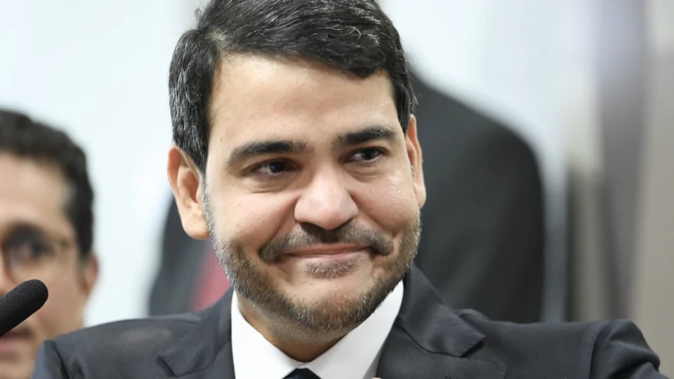 Messias defende a atuação técnica da AGU em meio a conflito com a PF