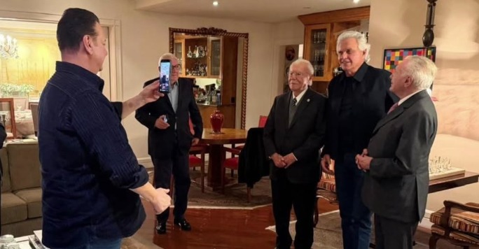 Ronaldo Caiado se reúne com ex-presidentes em busca de apoio