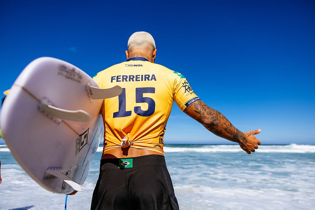 Ítalo Ferreira vence no Taiti e reassume liderança da WSL