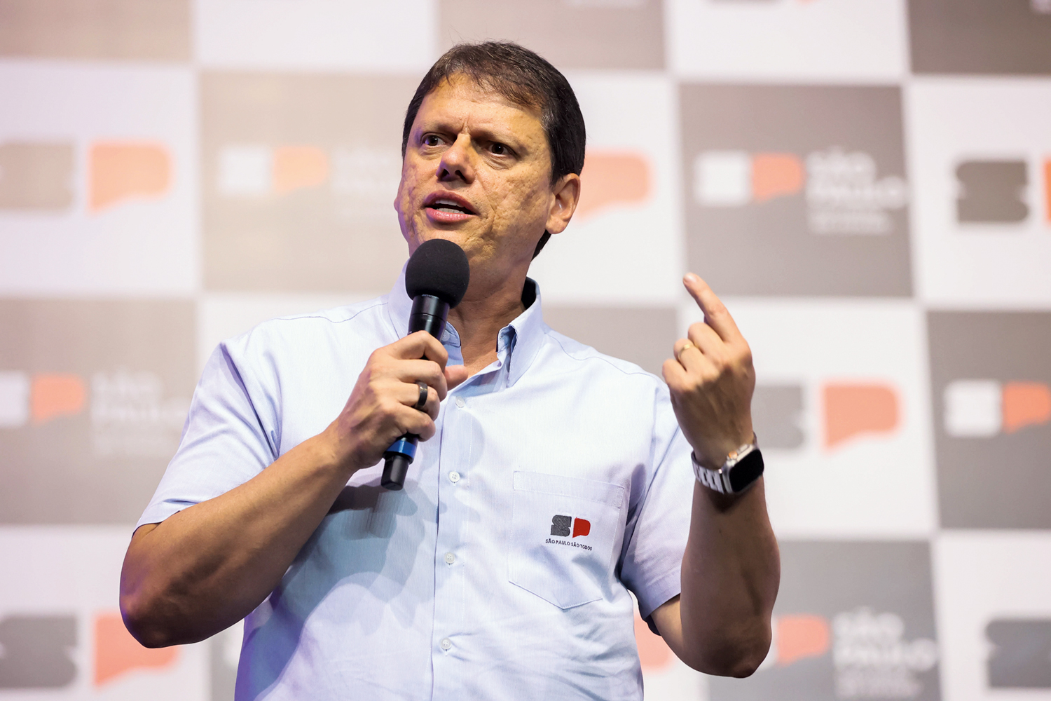 Tarcísio de Freitas critica governo Lula e pede vigilância da oposição