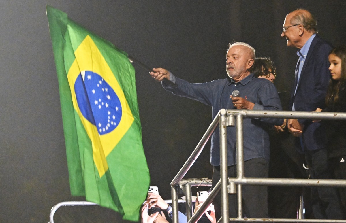 A repercussão internacional da vitória de Lula sobre Flávio