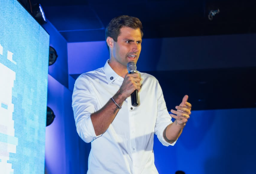 Influenciador Rezende se pronuncia sobre boatos de paternidade