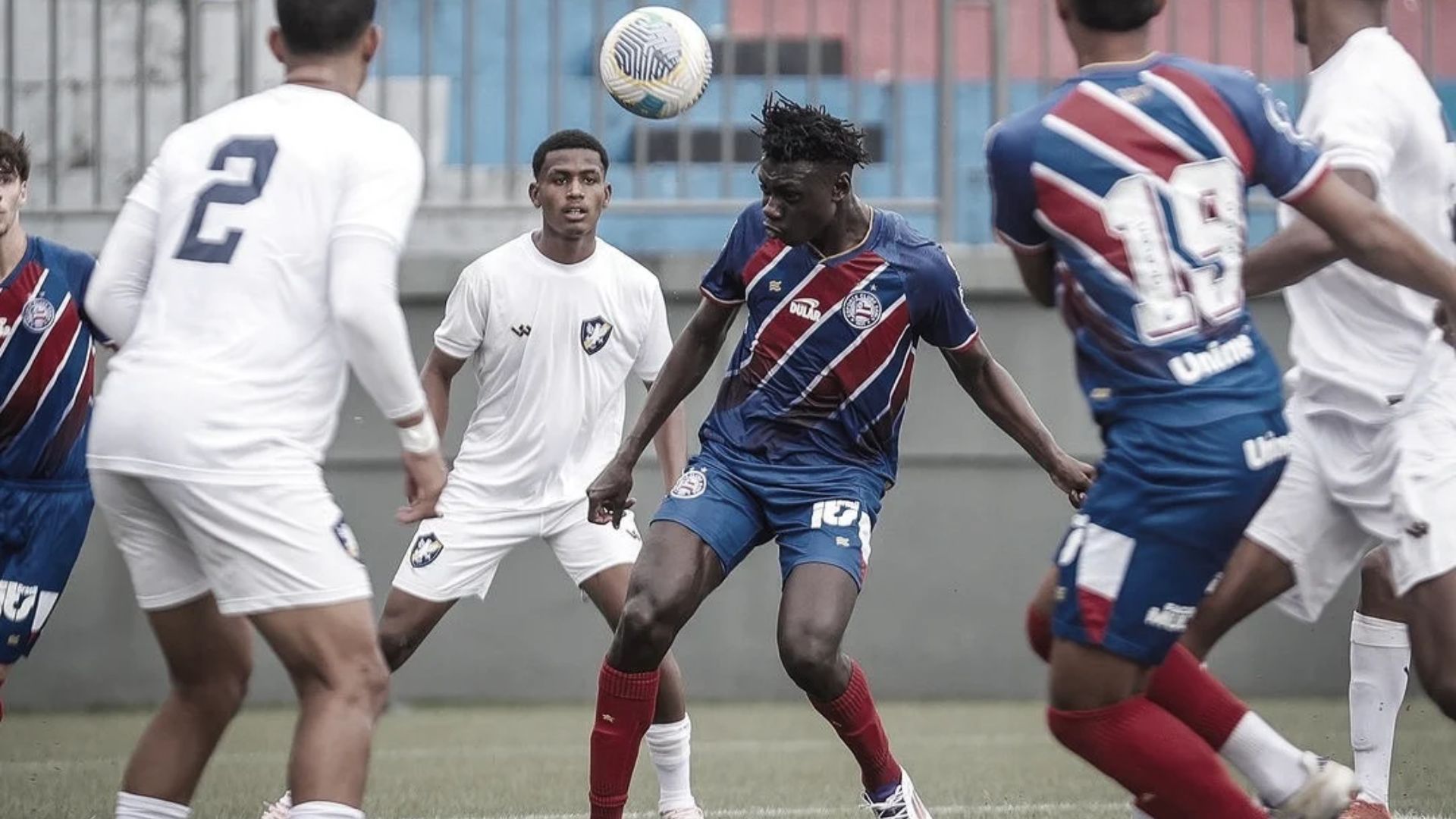 Bahia negocia zagueiro Dodô e goleiro Arthur Jampa com clubes internacionais