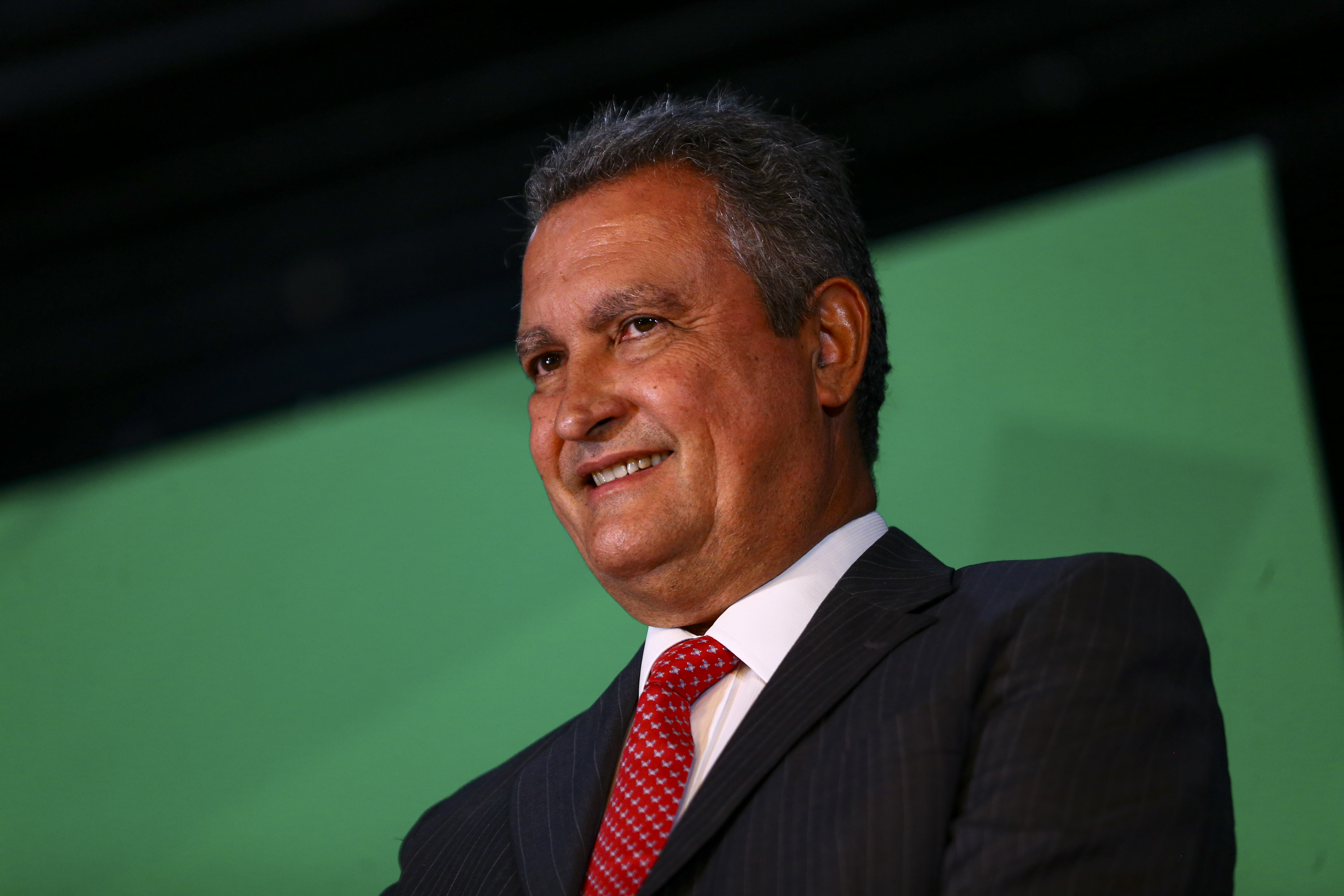 Rui Costa se afasta do governo, mas mantém salário de ministro