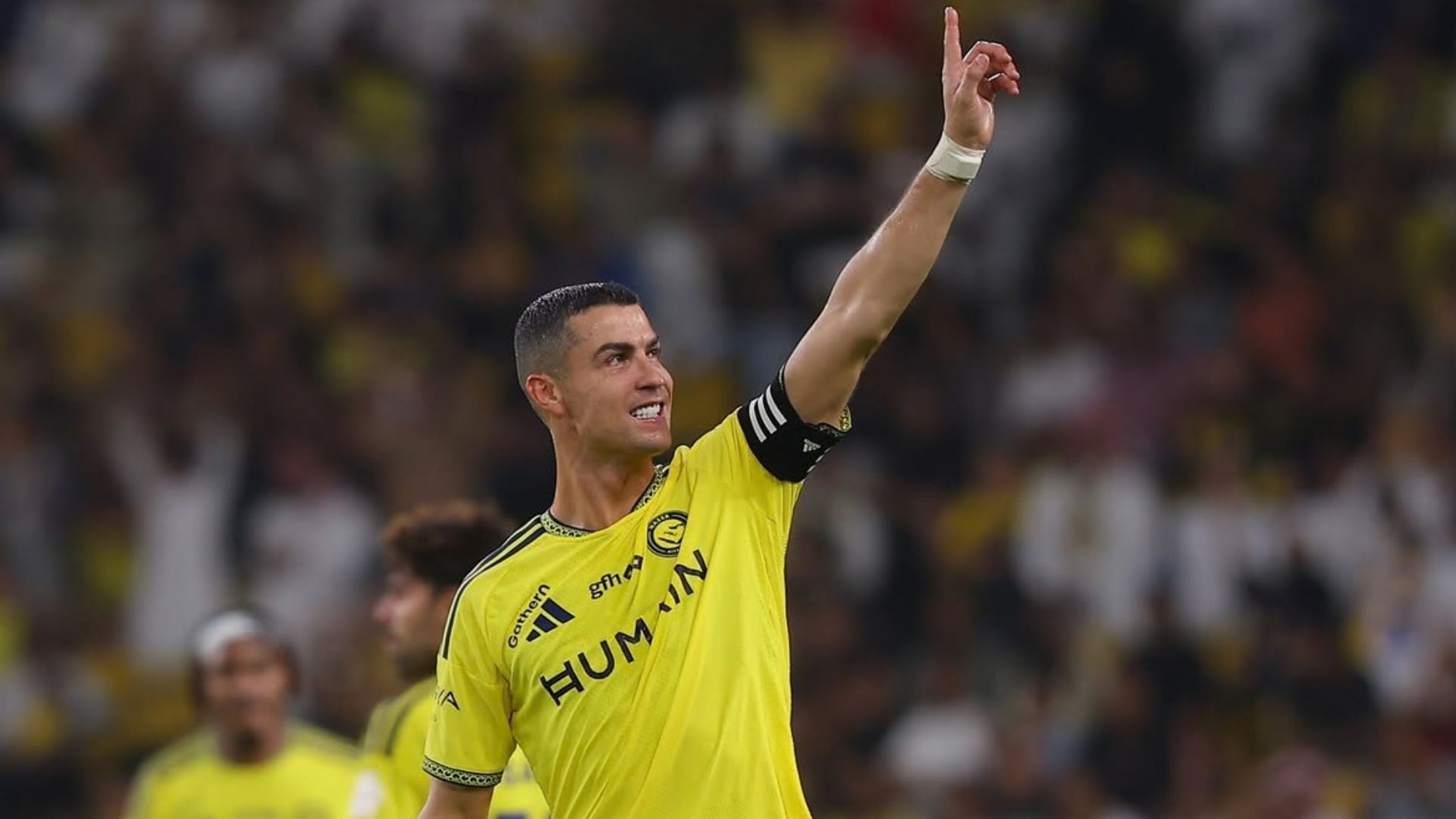 Cristiano Ronaldo brilha pelo Al-Nassr e se aproxima do milésimo gol