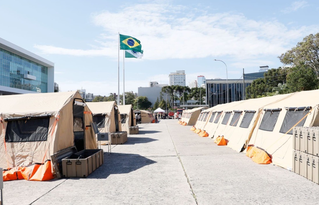 Corpo de Bombeiros do Paraná recebe base móvel para operações de emergência