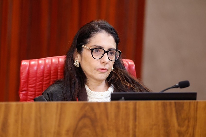 Ministra do TSE nega pedido para retirar vídeo de Carlos Bolsonaro