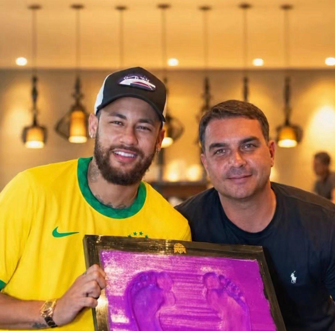 Flávio Bolsonaro é vaiado em jogo do Vasco