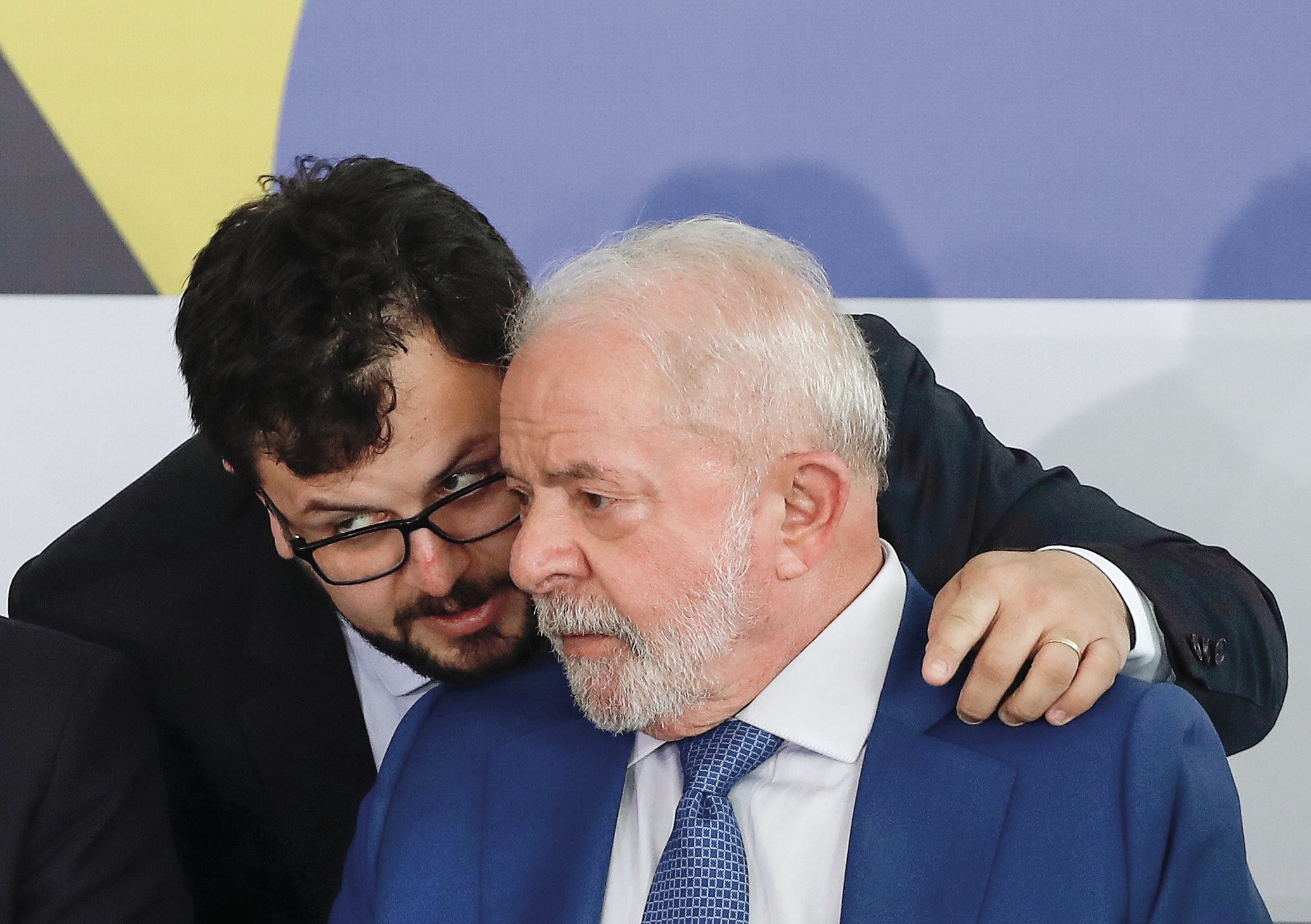 Lula realiza investigação no Planalto após escândalo com lobista