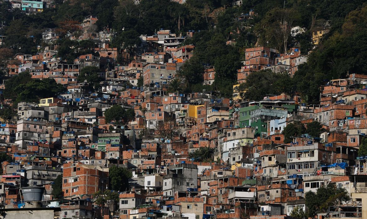 Crescimento acelerado das favelas no Brasil