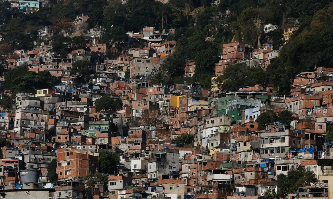Crescimento acelerado das favelas no Brasil