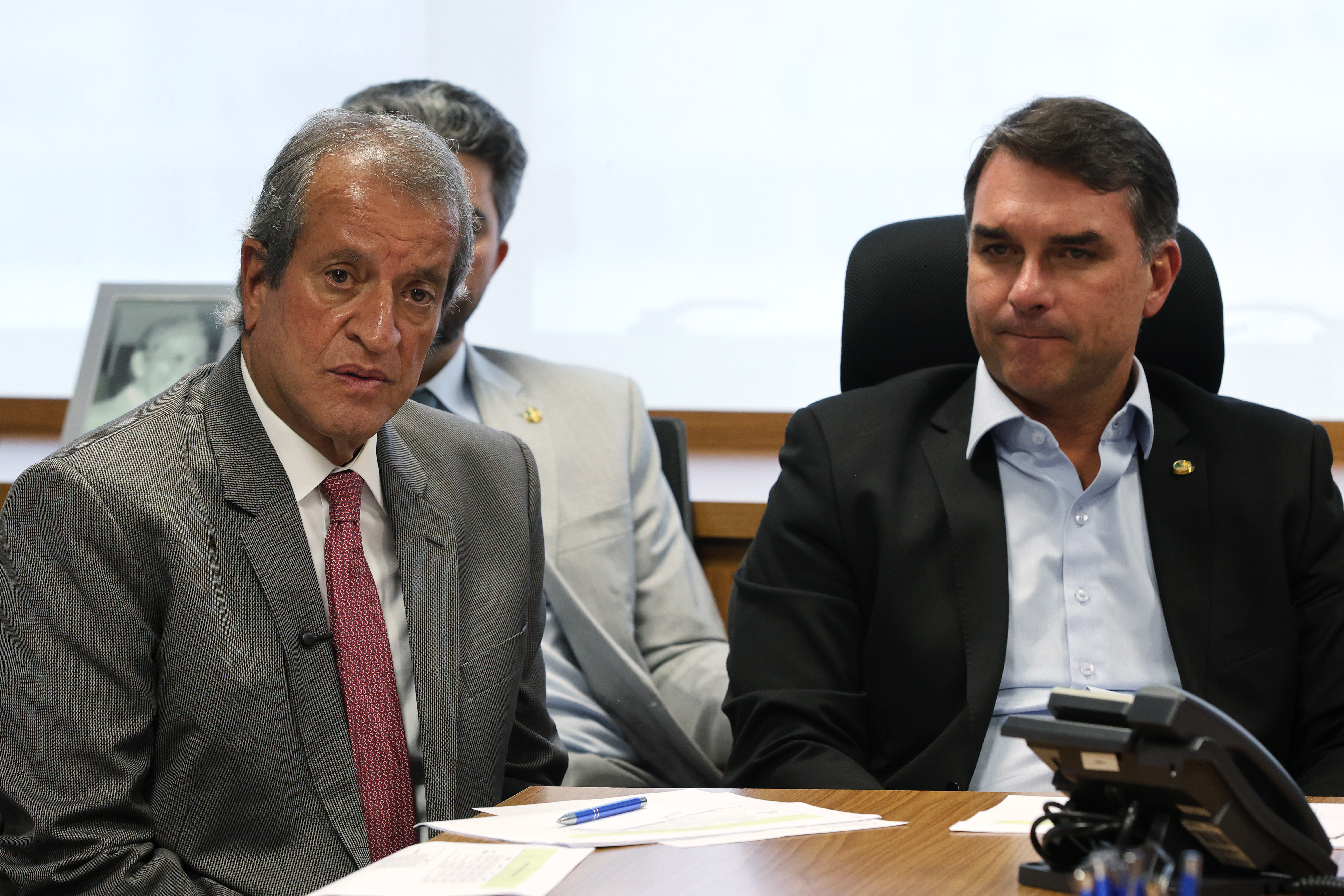 Ala do PL pressiona Valdemar a reconhecer derrota de Flávio Bolsonaro