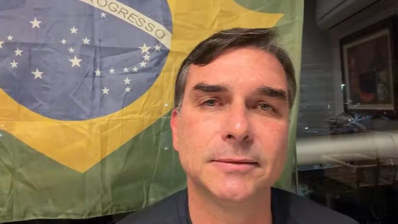 PT reage a Flávio Bolsonaro após críticas às urnas eletrônicas
