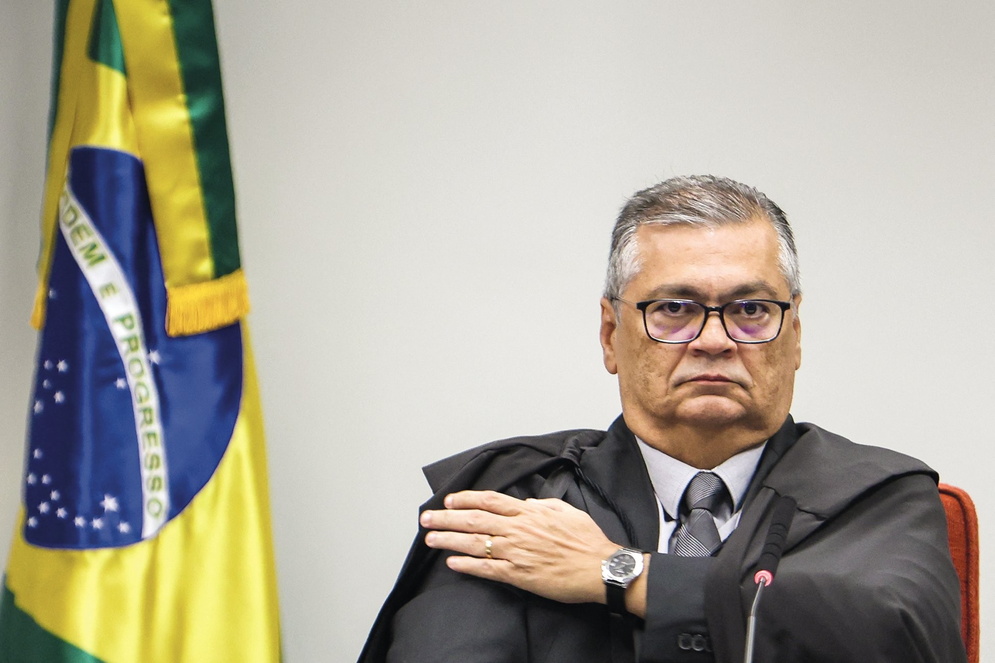Flávio Dino levanta sigilo de investigação sobre produtora do filme Dark Horse