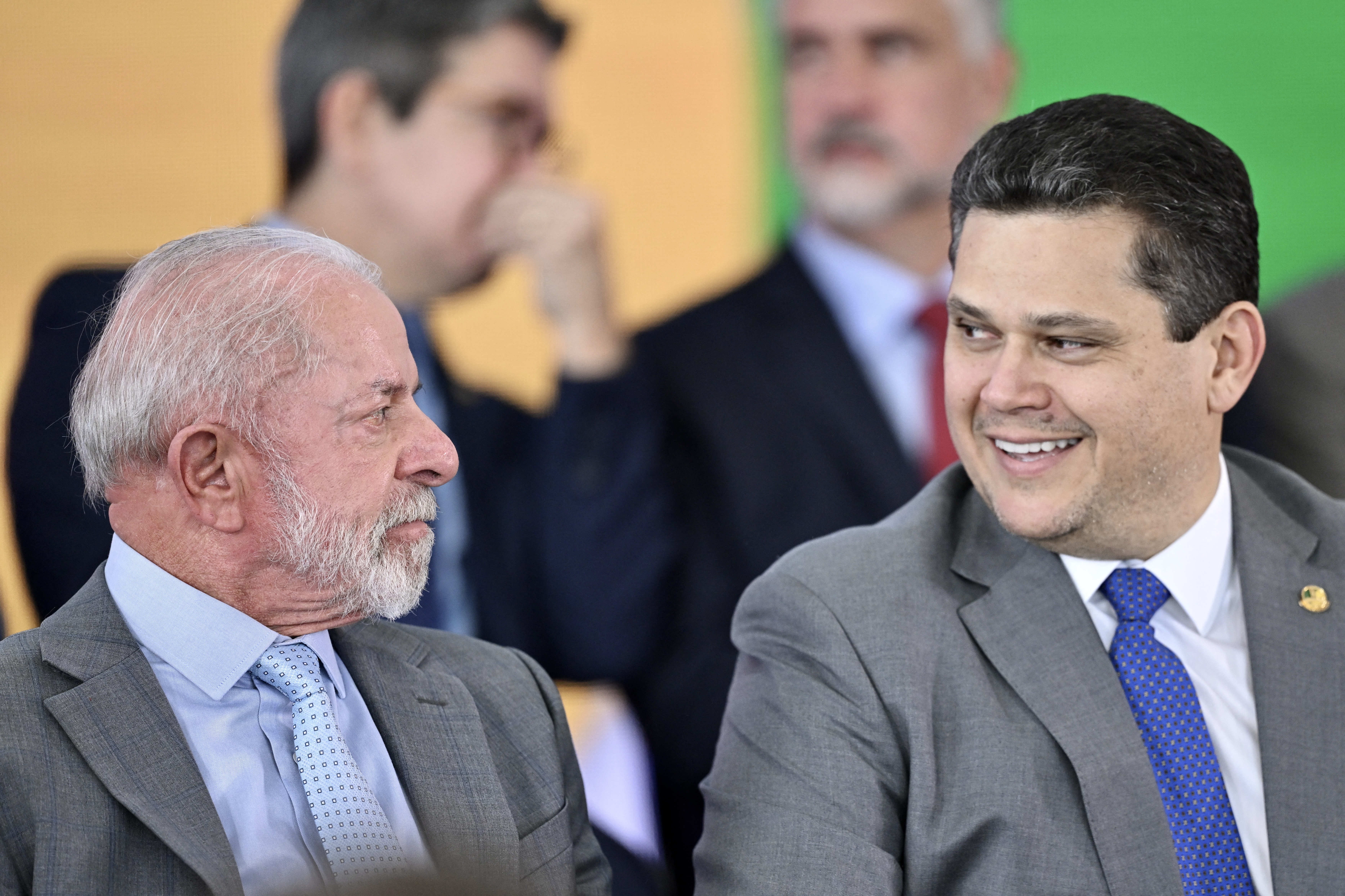 Teste de reconciliação entre Lula e Alcolumbre ocorre com reuniões e acordos
