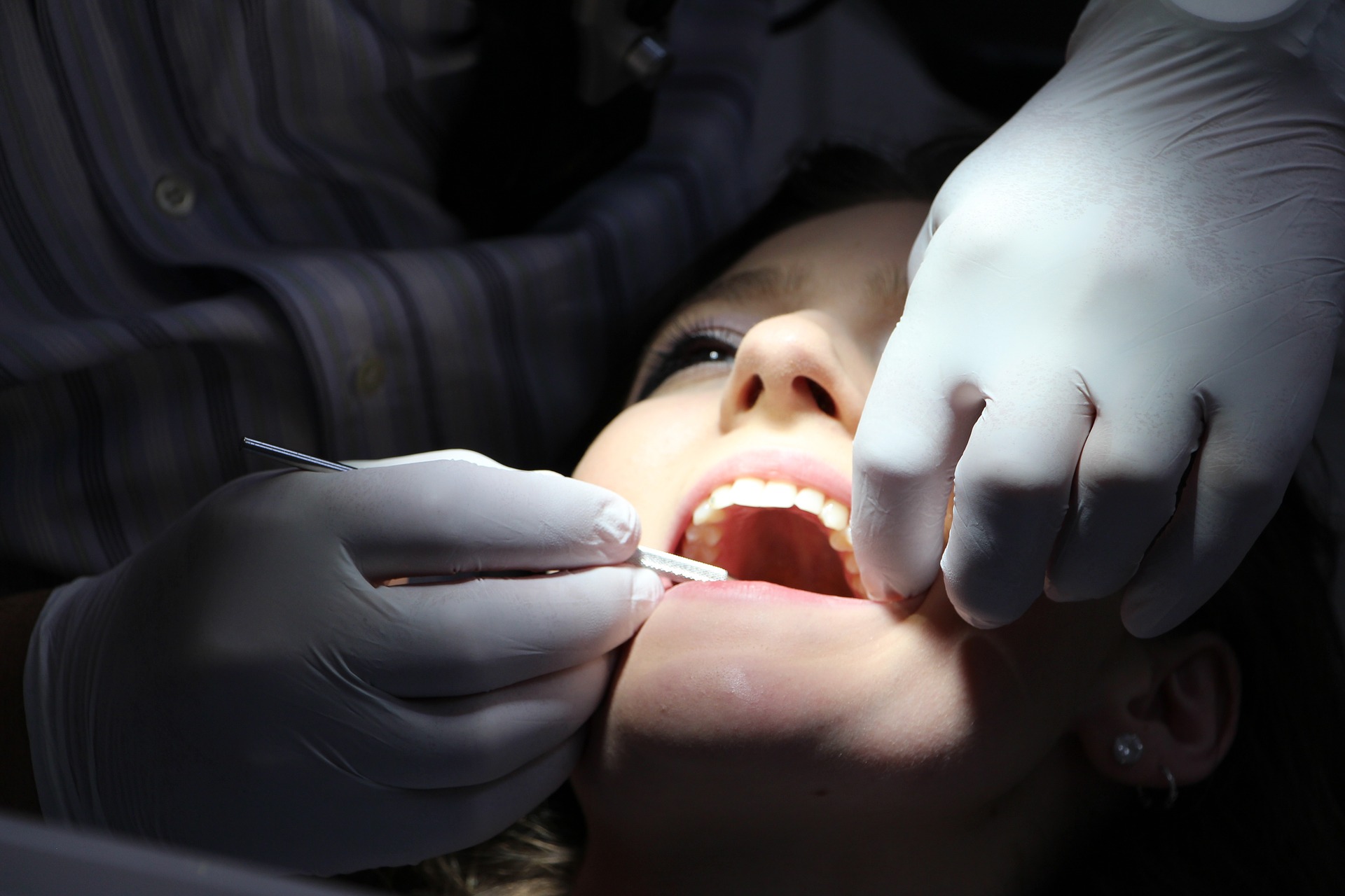 Homem é detido por atuar como dentista sem formação no Méier