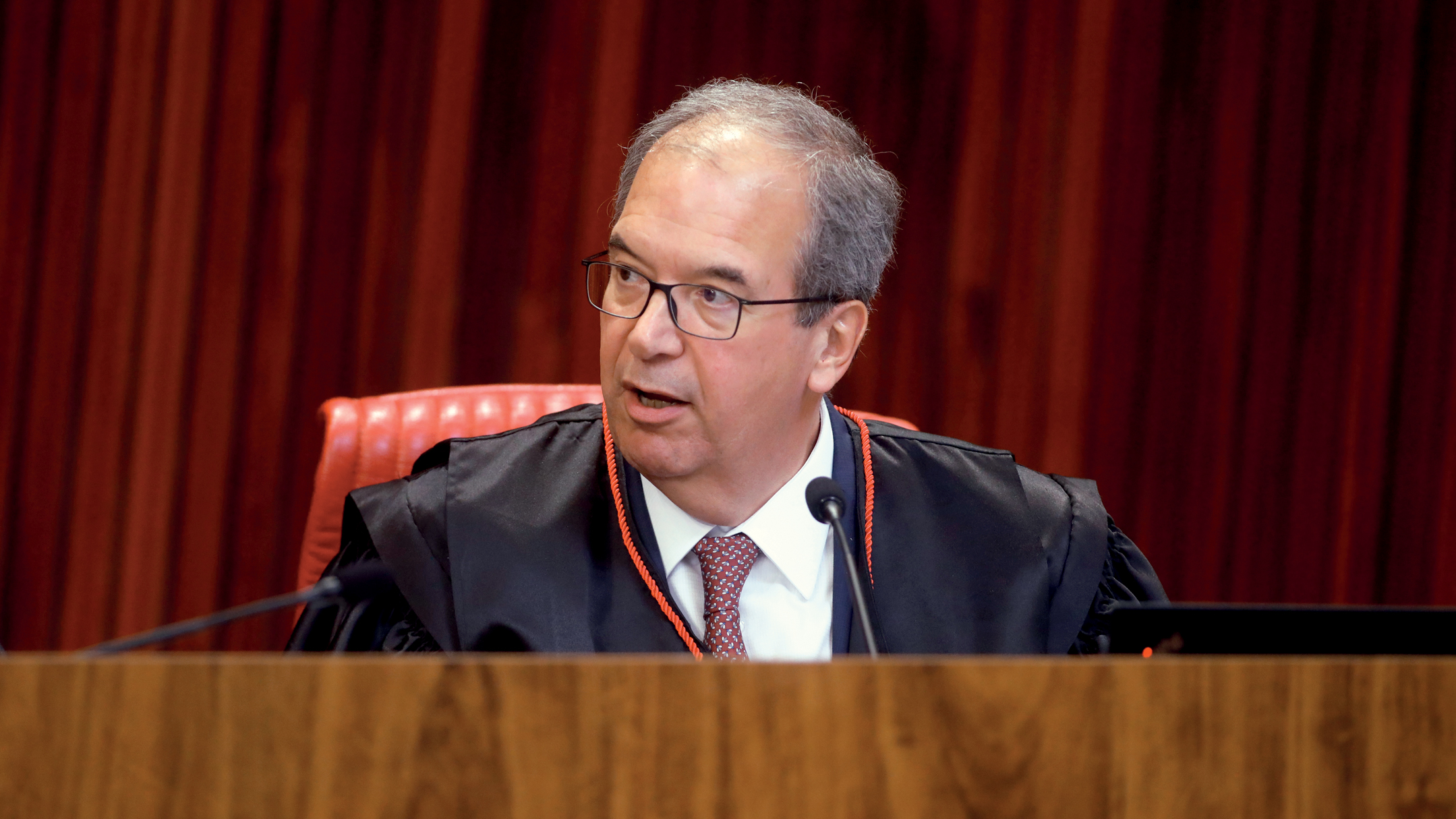 Corregedor do TSE exige explicações de Meta e X sobre publicidade eleitoral