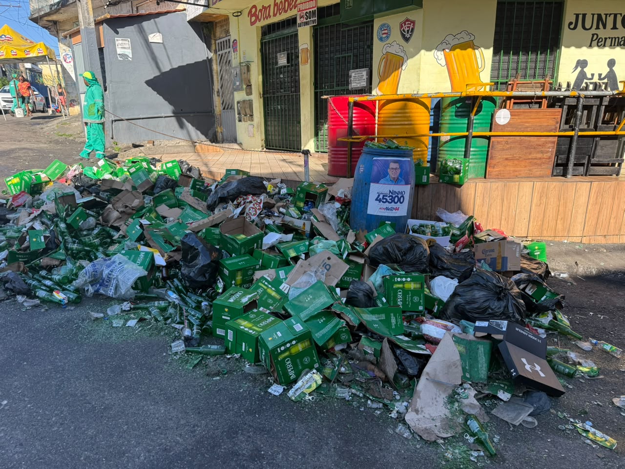 Festa de candidato a deputado em Pau da Lima termina em sujeira