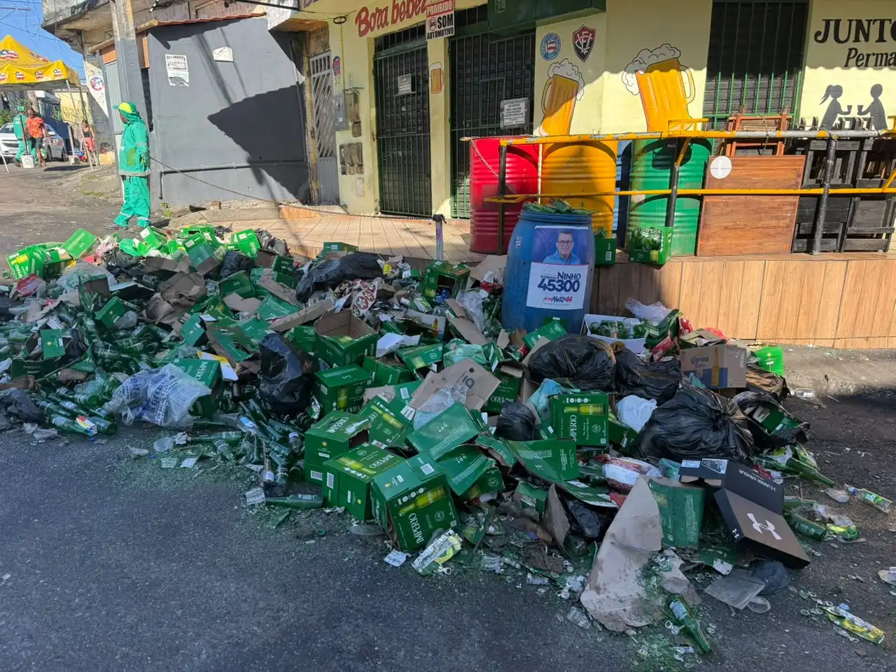 Imagem de Festa de candidato a deputado em Pau da Lima termina em sujeira
