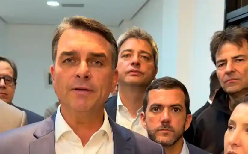 Flávio Bolsonaro é investigado por suposto crime eleitoral