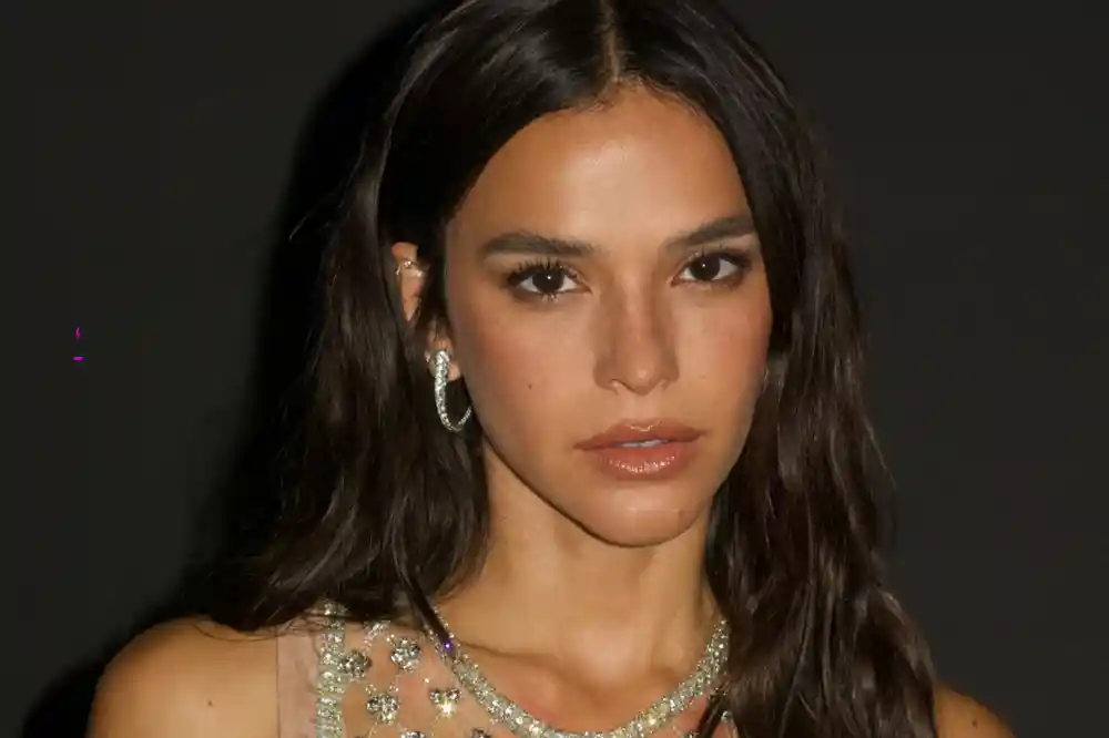 Bruna Marquezine aproveita gafe de Shawn Mendes para promoção de cerveja