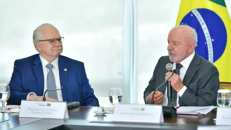 Fachin informa a Lula sobre andamento de acusações contra Moraes e Mendonça