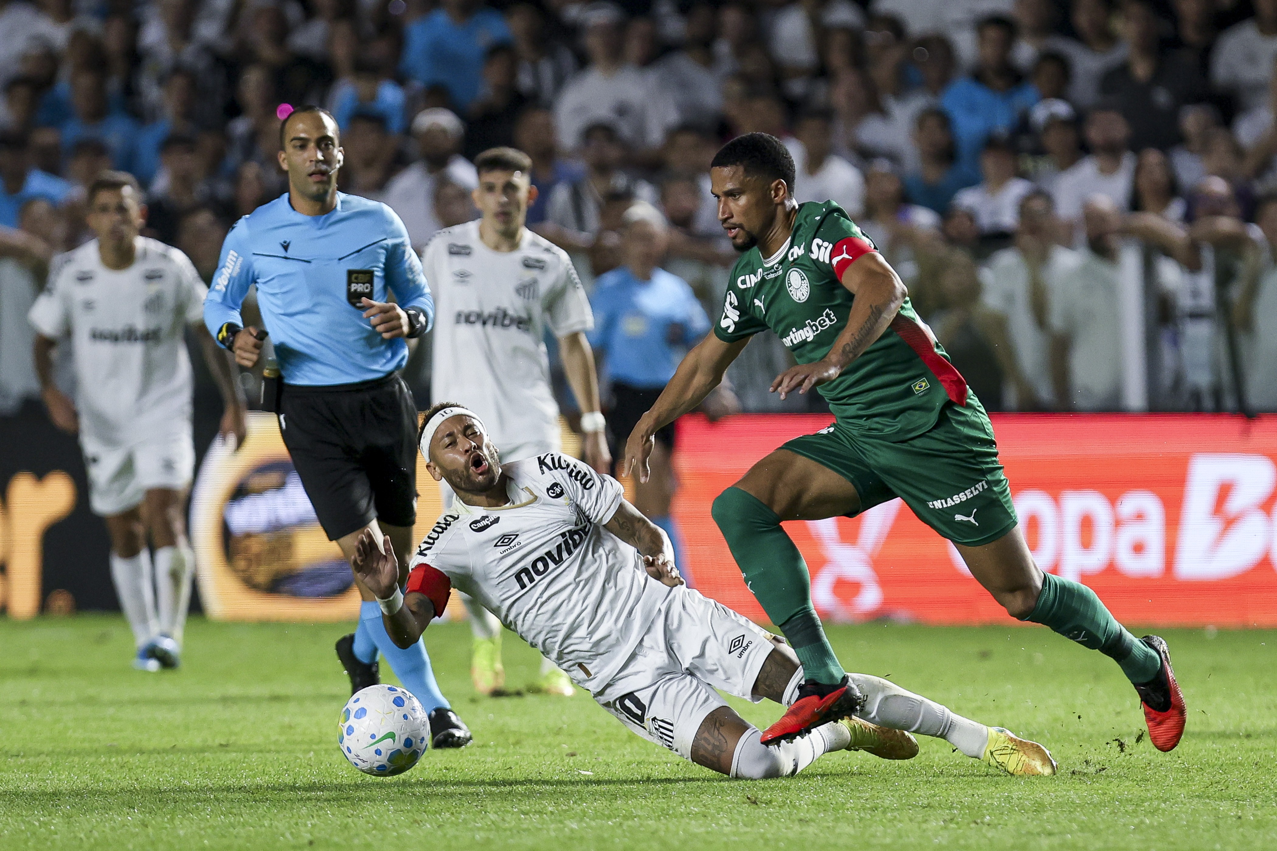 Palmeiras ironiza críticas de Neymar sobre gramado da Vila Belmiro
