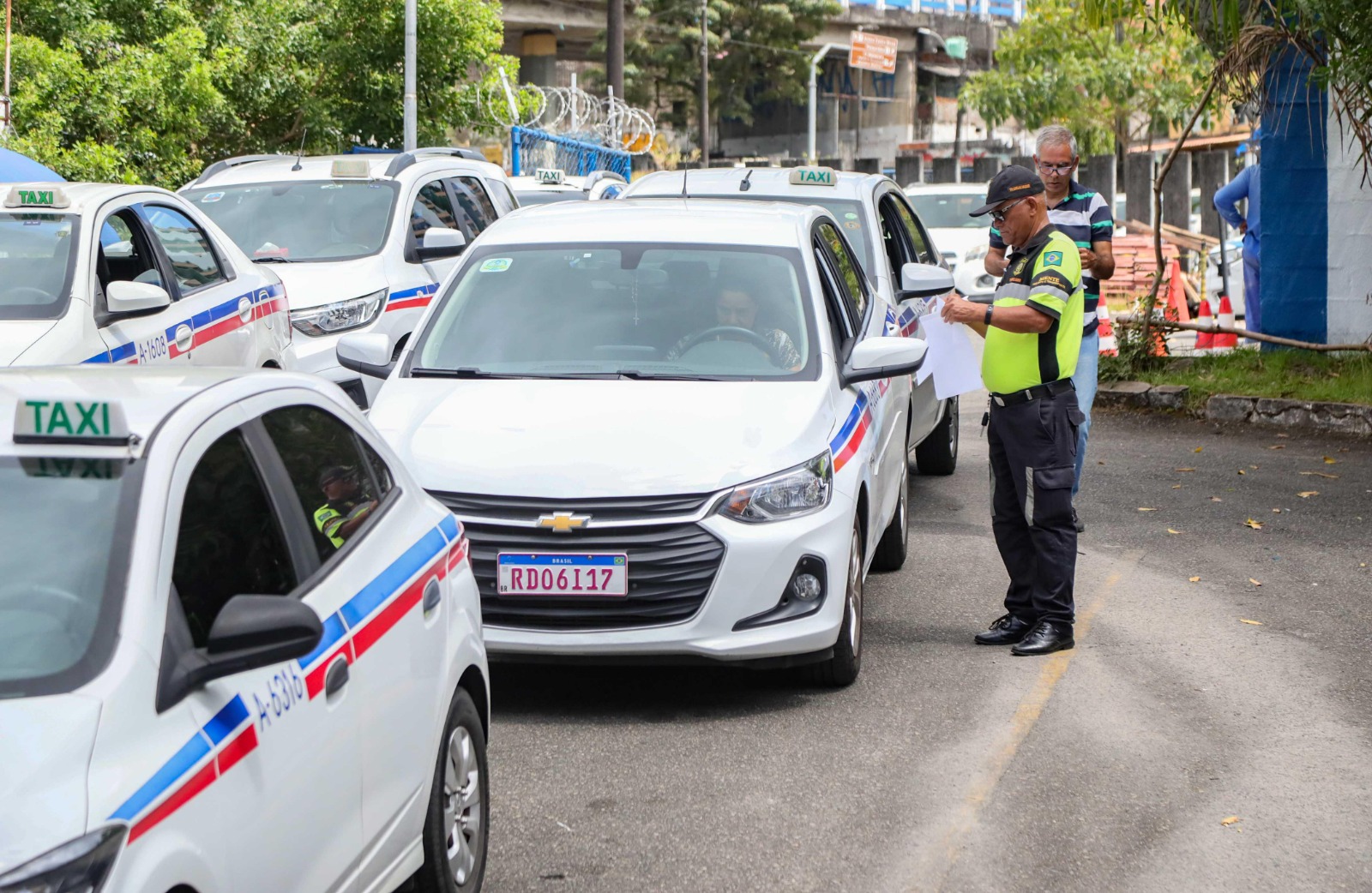 Apenas 30% dos taxistas em Salvador realizaram a vistoria obrigatória
