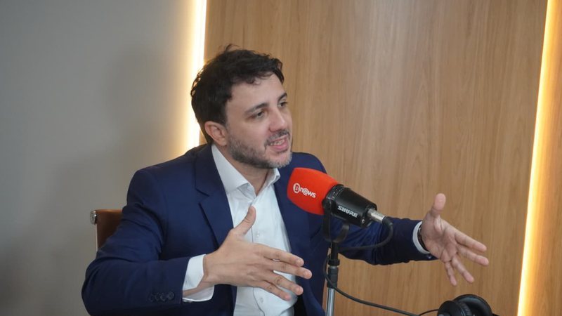 Postagem de Renan Santos gera especulações sobre apoio no segundo turno