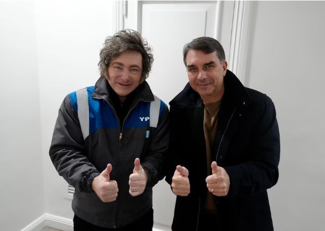 PT solicita investigação da PGR sobre Flávio Bolsonaro e presença de Milei