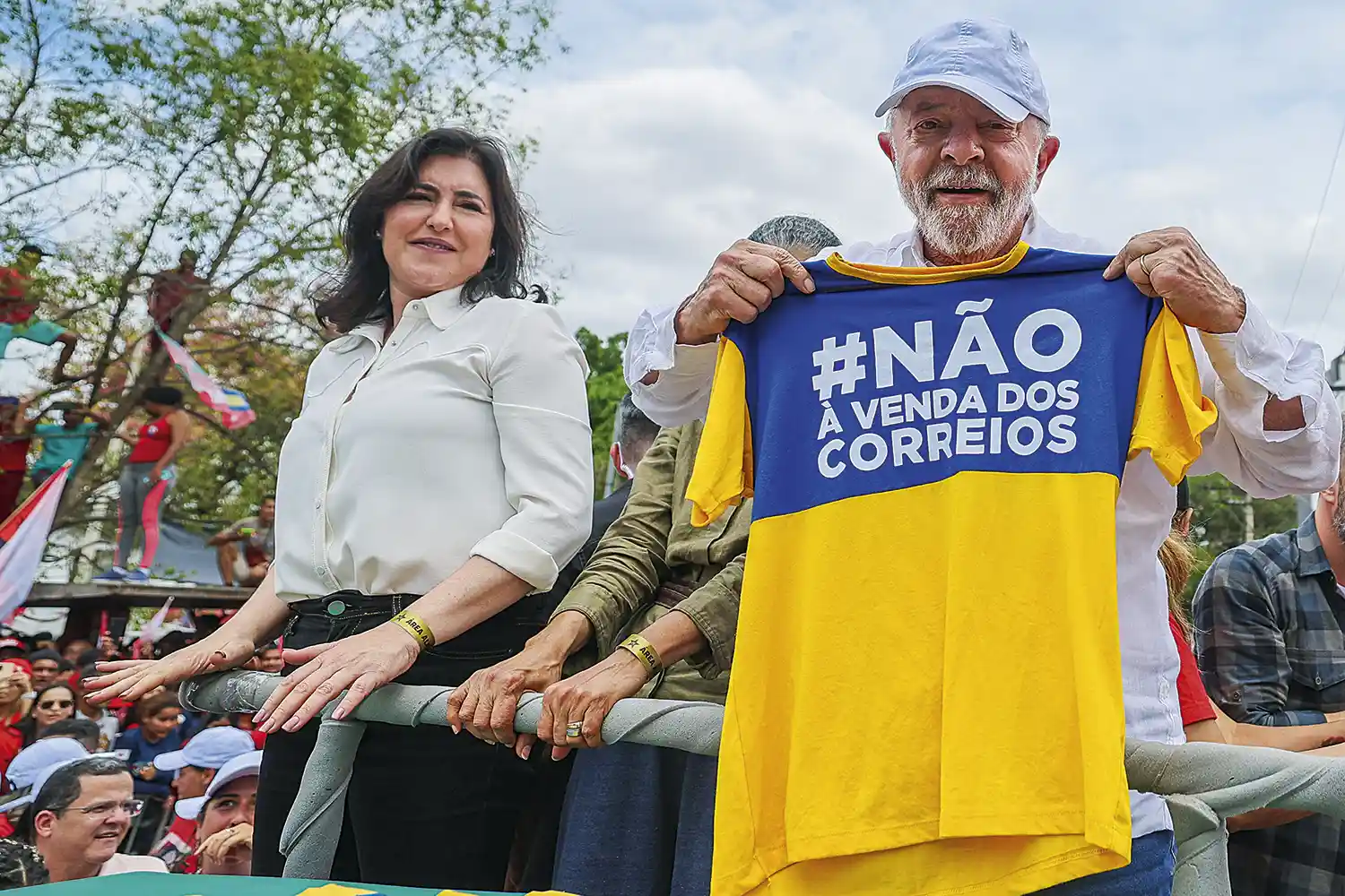 Correios adquire 63 mil computadores com custo sob sigilo