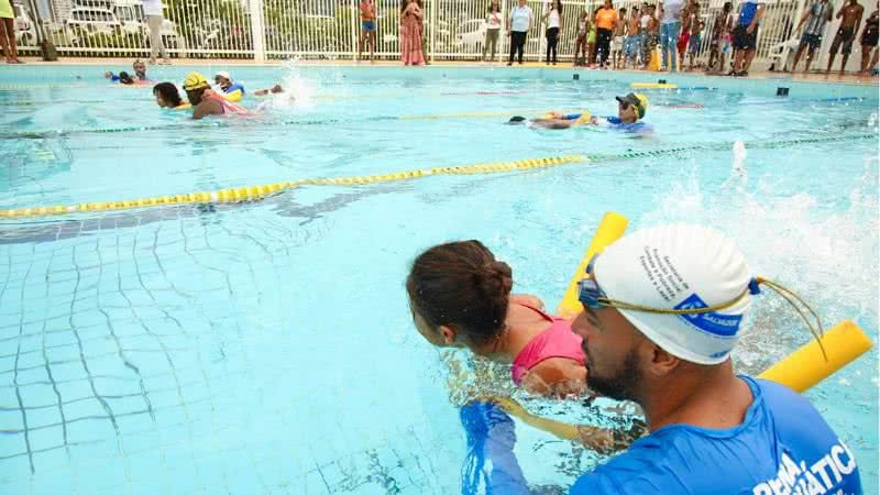 Aulas gratuitas de natação e hidroginástica em Salvador