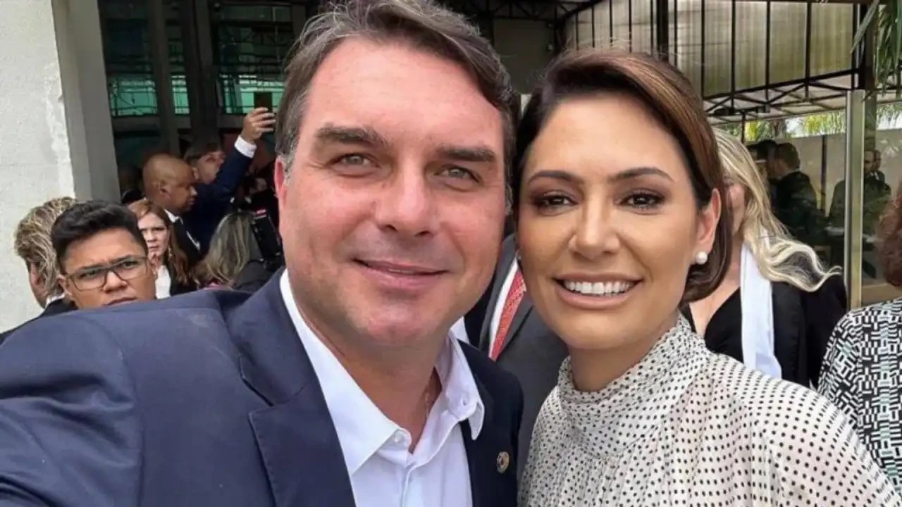 Michelle Bolsonaro apoia campanha de Flávio após desavenças familiares