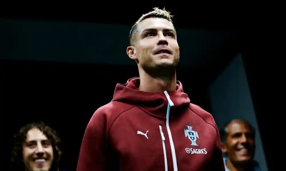 Cristiano Ronaldo é punido pela Federação Portuguesa de Futebol após deixar partida da seleção