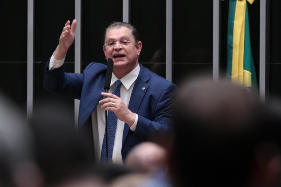 Apoio do Republicanos a Flávio Bolsonaro dificulta candidatura de aliado de Malafaia