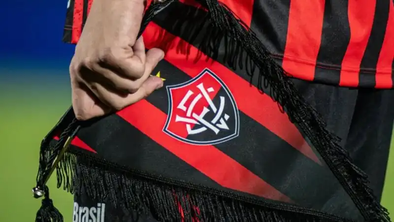 Imagem de Vitória busca reforços no ataque e enfrenta recusa de atacante