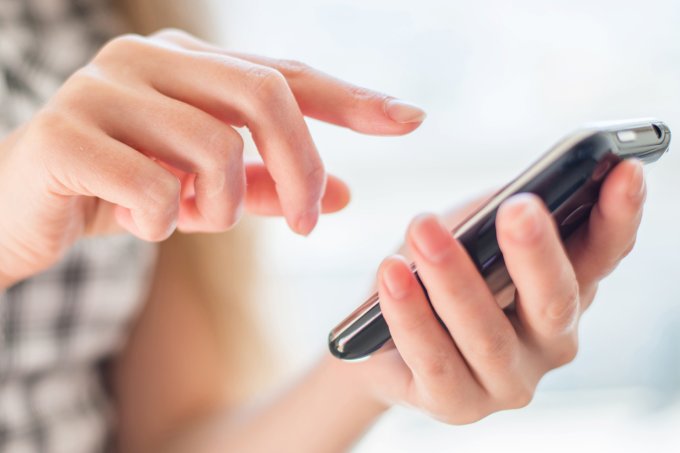 Entenda como age o golpe do nude em aplicativos de relacionamento