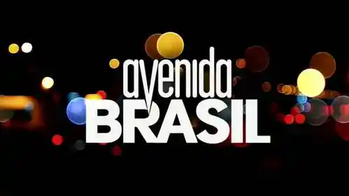 Atriz de Avenida Brasil é vista com nova namorada em evento em São Paulo