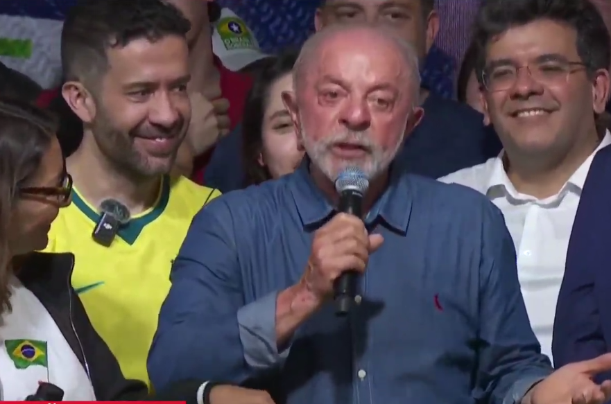 Lula promete reformular governo e valorizar comunicação digital