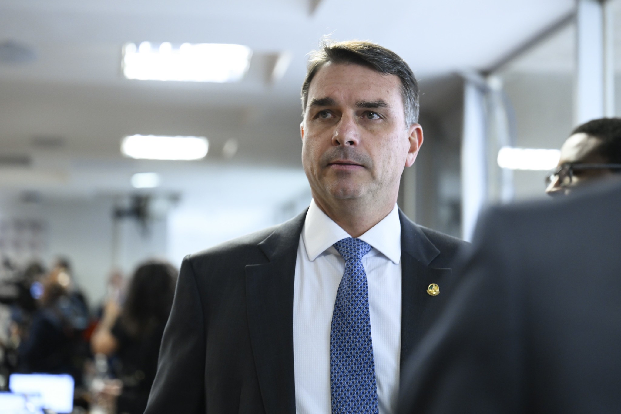 Flávio Bolsonaro antecipa pagamento de multa para registro de candidatura