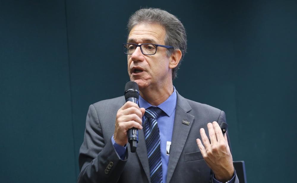 Arthur Chioro alerta servidores sobre risco de privatização ligado a Flávio Bolsonaro