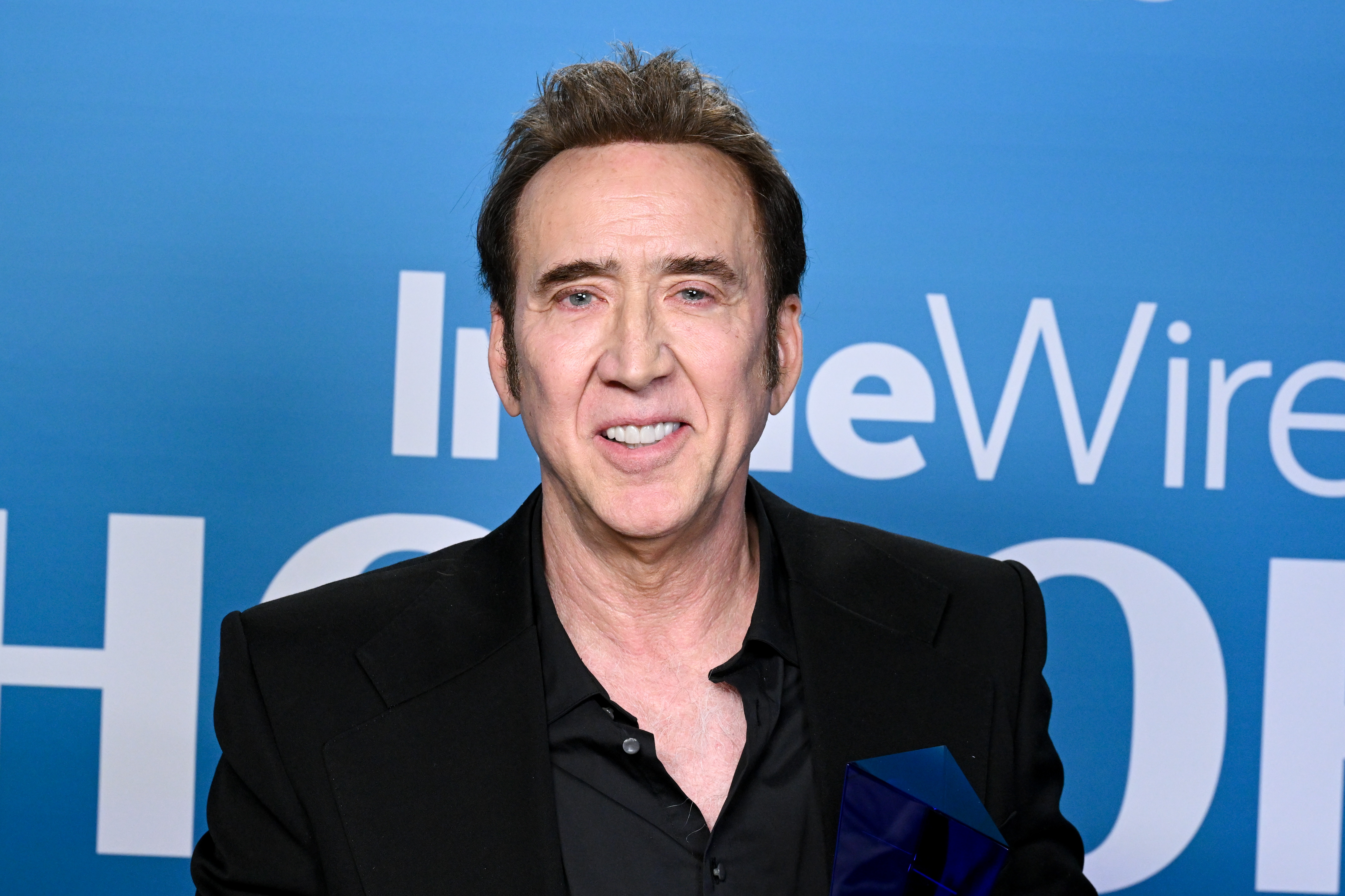 Cratera de 9 metros atinge mansão de Nicolas Cage em Malibu